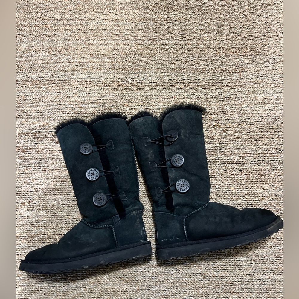 Triple Bailey Button Ugg - Size 7 - image 4